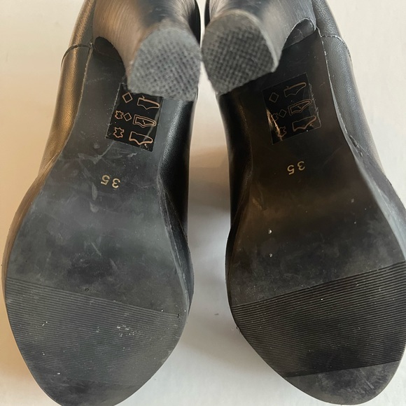 Size 5 le chateau round toe shoes - Picture 4 of 5